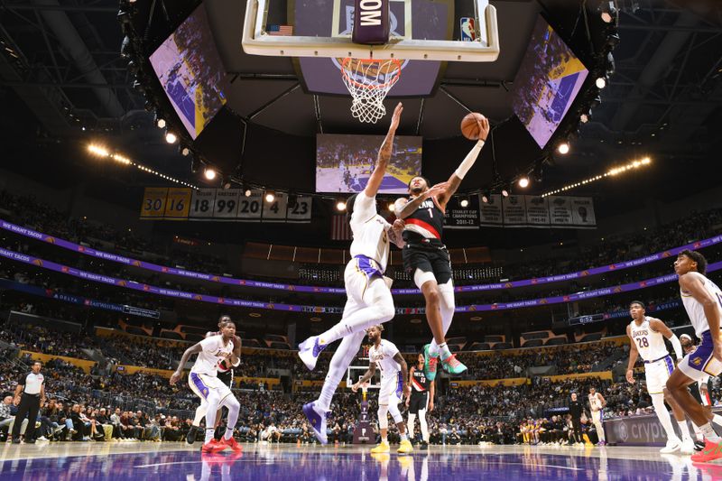 LOS ANGELES, CA - DECEMBER 8: Anfernee Simons #1 of the Portland Trail Blazers drives to the basket during the game against the Los Angeles Lakers on December 8, 2024 at Crypto.Com Arena in Los Angeles, California. NOTE TO USER: User expressly acknowledges and agrees that, by downloading and/or using this Photograph, user is consenting to the terms and conditions of the Getty Images License Agreement. Mandatory Copyright Notice: Copyright 2024 NBAE (Photo by Adam Pantozzi/NBAE via Getty Images)