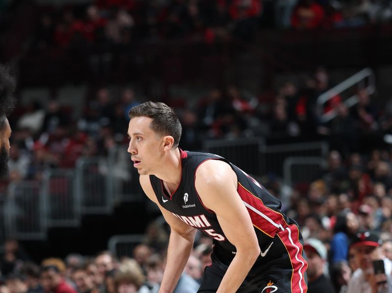 CHICAGO, IL - FEBRUARY 4:  Duncan Robinson #55 of the Miami Heat dribbles the ball during the game against the Chicago Bulls on February 4 2025 at United Center in Chicago, Illinois. NOTE TO USER: User expressly acknowledges and agrees that, by downloading and or using this photograph, User is consenting to the terms and conditions of the Getty Images License Agreement. Mandatory Copyright Notice: Copyright 2025 NBAE (Photo by Jeff Haynes/NBAE via Getty Images)