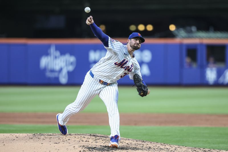 Jun 25, 2025; New York City, New York, USA;  New York Mets starting pitcher Clay Holmes (35) pitches in the third inning against the Atlanta Braves at Citi Field. Mandatory Credit: Wendell Cruz-Imagn Images