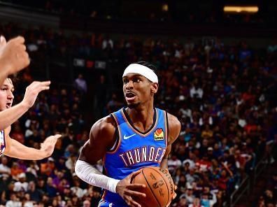 PHOENIX, AZ - NOVEMBER 12: Shai Gilgeous-Alexander #2 of the Oklahoma City Thunder drives to the basket during the game against the Phoenix Suns on November 12, 2023 at Footprint Center in Phoenix, Arizona. NOTE TO USER: User expressly acknowledges and agrees that, by downloading and or using this photograph, user is consenting to the terms and conditions of the Getty Images License Agreement. Mandatory Copyright Notice: Copyright 2023 NBAE (Photo by Barry Gossage/NBAE via Getty Images)