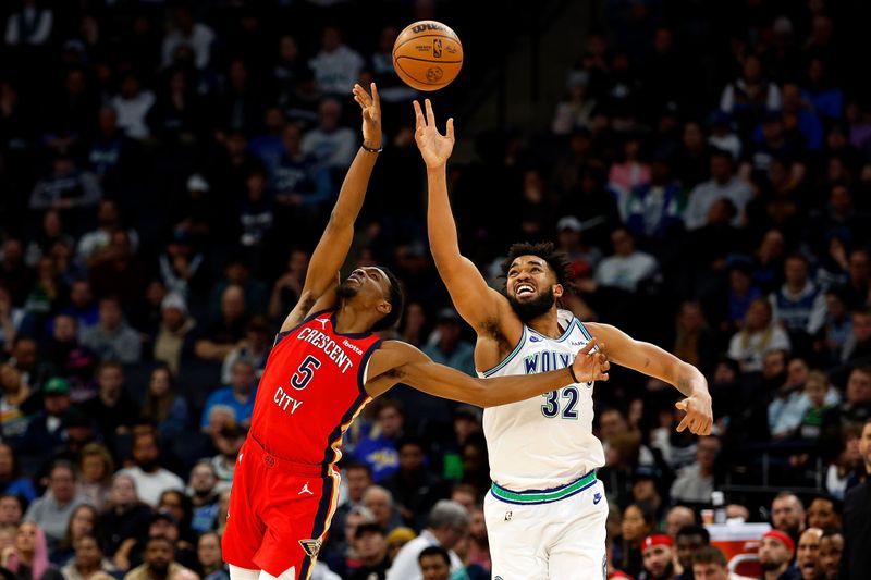 MINNEAPOLIS, MINNESOTA - JANUARY 03: Herbert Jones #5 of the New Orleans Pelicans and Karl-Anthony Towns #32 of the Minnesota Timberwolves compete for the ball in the fourth quarter at Target Center on January 03, 2024 in Minneapolis, Minnesota. The Pelicans defeated the Timberwolves 117-106. NOTE TO USER: User expressly acknowledges and agrees that, by downloading and or using this photograph, User is consenting to the terms and conditions of the Getty Images License Agreement. (Photo by David Berding/Getty Images)