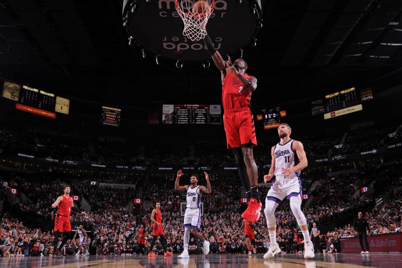 PORTLAND, OR - NOVEMBER 29: Deandre Ayton #2 of the Portland Trail Blazers drives to the basket during the game against the Sacramento Kings during the Emirates NBA Cup on November 29, 2024 at the Moda Center Arena in Portland, Oregon. NOTE TO USER: User expressly acknowledges and agrees that, by downloading and or using this photograph, user is consenting to the terms and conditions of the Getty Images License Agreement. Mandatory Copyright Notice: Copyright 2024 NBAE (Photo by Cameron Browne/NBAE via Getty Images)