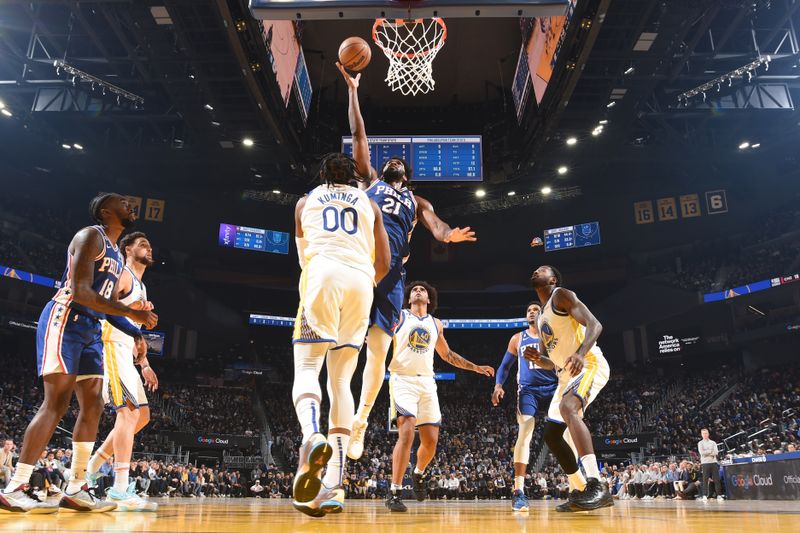 SAN FRANCISCO, CA - MARCH 24: Joel Embiid #21 of the Philadelphia 76ers drives to the basket during the game against the Golden State Warriors on March 24, 2023 at Chase Center in San Francisco, California. NOTE TO USER: User expressly acknowledges and agrees that, by downloading and or using this photograph, user is consenting to the terms and conditions of Getty Images License Agreement. Mandatory Copyright Notice: Copyright 2023 NBAE (Photo by Noah Graham/NBAE via Getty Images)