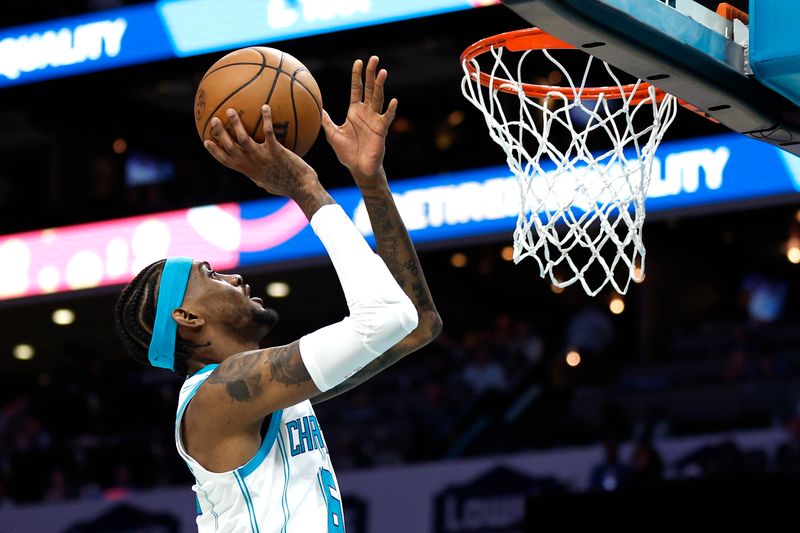 CHARLOTTE, NORTH CAROLINA - JANUARY 04: Jalen McDaniels #6 of the Charlotte Hornets attempts a lay up during the second quarter of the game against the Memphis Grizzlies at Spectrum Center on January 04, 2023 in Charlotte, North Carolina. NOTE TO USER: User expressly acknowledges and agrees that, by downloading and or using this photograph, User is consenting to the terms and conditions of the Getty Images License Agreement. (Photo by Jared C. Tilton/Getty Images)