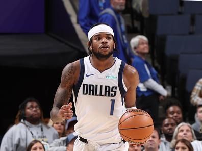 MEMPHIS, TN - DECEMBER 11:  Jaden Hardy #1 of the Dallas Mavericks handles the ball during the game against the Memphis Grizzlies on December 11, 2023 at FedExForum in Memphis, Tennessee. NOTE TO USER: User expressly acknowledges and agrees that, by downloading and or using this photograph, User is consenting to the terms and conditions of the Getty Images License Agreement. Mandatory Copyright Notice: Copyright 2023 NBAE (Photo by Joe Murphy/NBAE via Getty Images)