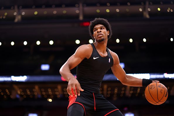 TORONTO, CANADA - OCTOBER 30: Scoot Henderson #00 of the Portland Trail Blazers dribbles the ball before the game against the Toronto Raptors on October 23, 2023 at the Scotiabank Arena in Toronto, Ontario, Canada.  NOTE TO USER: User expressly acknowledges and agrees that, by downloading and or using this Photograph, user is consenting to the terms and conditions of the Getty Images License Agreement.  Mandatory Copyright Notice: Copyright 2023 NBAE (Photo by Vaughn Ridley/NBAE via Getty Images)