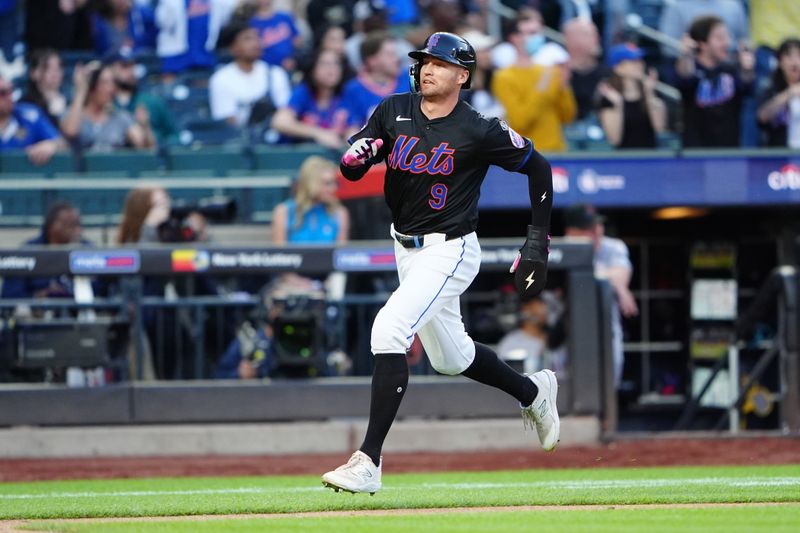 May 31, 2024; New York City, New York, USA; New York Mets left fielder Brandon Nimmo (9) scores a run on New York Mets right fielder Starling Marte (not pictured) RBI triple against the Arizona Diamondbacks during the first inning at Citi Field. Mandatory Credit: Gregory Fisher-USA TODAY Sports