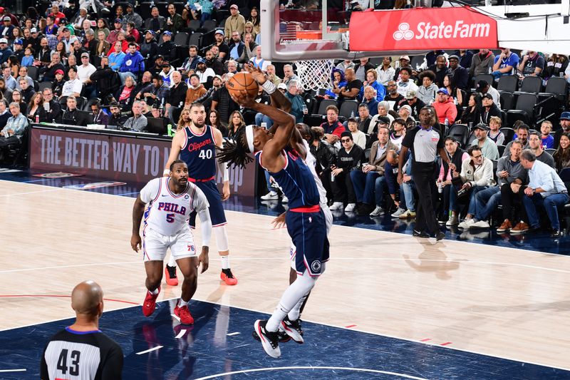 INGLEWOOD, CA - NOVEMBER 6: Terance Mann #14 of the LA Clippers drives to the basket during the game against the Philadelphia 76ers on November 6, 2024 at Intuit Dome in Los Angeles, California. NOTE TO USER: User expressly acknowledges and agrees that, by downloading and/or using this Photograph, user is consenting to the terms and conditions of the Getty Images License Agreement. Mandatory Copyright Notice: Copyright 2024 NBAE (Photo by Adam Pantozzi/NBAE via Getty Images)