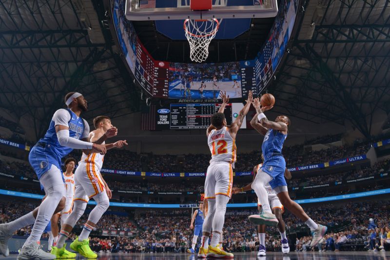 DALLAS, TX - APRIL 4: P.J. Washington #25 of the Dallas Mavericks goes to the basket during the game on April 4, 2024 at the American Airlines Center in Dallas, Texas. NOTE TO USER: User expressly acknowledges and agrees that, by downloading and or using this photograph, User is consenting to the terms and conditions of the Getty Images License Agreement. Mandatory Copyright Notice: Copyright 2024 NBAE (Photo by Glenn James/NBAE via Getty Images)