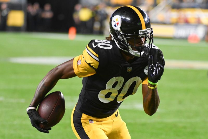 Pittsburgh Steelers wide receiver Tyler Vaughns (80) heads for the end zone and the go ahead touchdown with time running out during the second half of an NFL preseason football game against the Seattle Seahawks, Saturday, Aug. 13, 2022, in Pittsburgh. The Steelers won 32-25.(AP Photo/Fred Vuich)