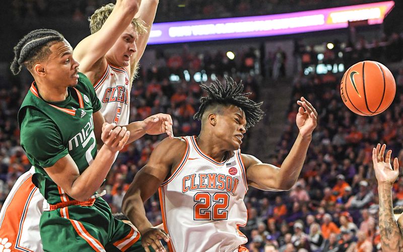 Feb 4, 2023; Clemson, South Carolina, USA; Miami guard Isaiah Wong (2) Clemson forward Hunter Tyson (5) and Clemson forward RJ Godfrey (22) watch a loose ball during the second half at Littlejohn Coliseum in Clemson, S.C. Saturday, Feb. 4, 2023.  Mandatory Credit: Ken Ruinard-USA TODAY Sports