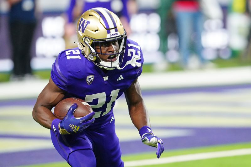 Dec 1, 2023; Las Vegas, NV, USA; Washington Huskies cornerback Dyson McCutcheon (21) warms up before a game against the Oregon Ducks at Allegiant Stadium. Mandatory Credit: Stephen R. Sylvanie-USA TODAY Sports