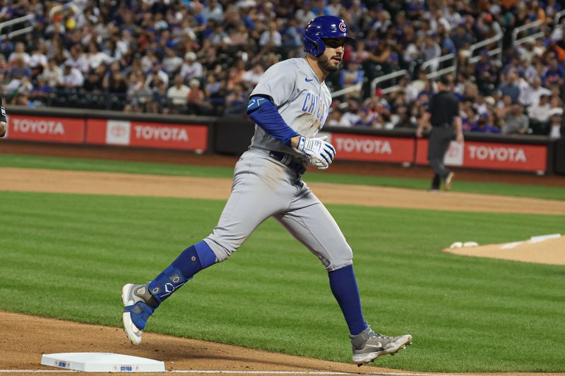 Aug 8, 2023; New York City, New York, USA; Chicago Cubs center fielder Mike Tauchman (40) rounds third base after his solo home run during the eighth inning against the New York Mets at Citi Field. Mandatory Credit: Vincent Carchietta-USA TODAY Sports