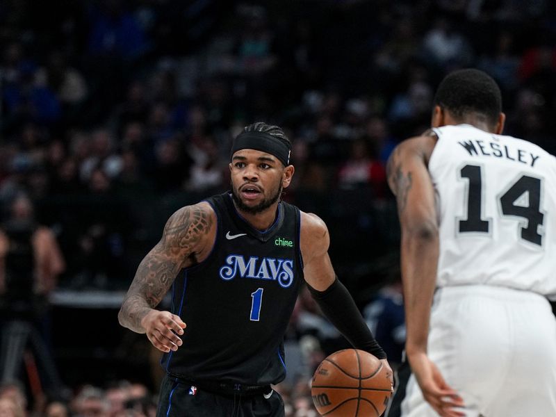 DALLAS, TX - FEBRUARY 14: Jaden Hardy #1 of the Dallas Mavericks handles the ball during the game against the San Antonio Spurs on February 14, 2024 at the American Airlines Center in Dallas, Texas. NOTE TO USER: User expressly acknowledges and agrees that, by downloading and or using this photograph, User is consenting to the terms and conditions of the Getty Images License Agreement. Mandatory Copyright Notice: Copyright 2024 NBAE (Photo by Glenn James/NBAE via Getty Images)