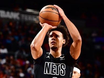 PHOENIX, AZ - DECEMBER 13: Cameron Johnson #2 of the Brooklyn Nets shoots a free throw during the game against the Phoenix Suns on December 13, 2023 at Footprint Center in Phoenix, Arizona. NOTE TO USER: User expressly acknowledges and agrees that, by downloading and or using this photograph, user is consenting to the terms and conditions of the Getty Images License Agreement. Mandatory Copyright Notice: Copyright 2023 NBAE (Photo by Barry Gossage/NBAE via Getty Images)