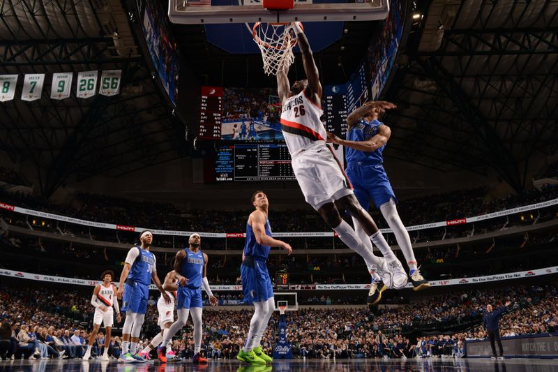 DALLAS, TX - JANUARY 5: Duop Reath #26 of the Portland Trail Blazers dunks the ball during the game against the Dallas Mavericks on January 5, 2024 at the American Airlines Center in Dallas, Texas. NOTE TO USER: User expressly acknowledges and agrees that, by downloading and or using this photograph, User is consenting to the terms and conditions of the Getty Images License Agreement. Mandatory Copyright Notice: Copyright 2024 NBAE (Photo by Glenn James/NBAE via Getty Images)