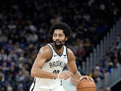 SAN FRANCISCO, CALIFORNIA - DECEMBER 16: Spencer Dinwiddie #26 of the Brooklyn Nets dribbles the ball up court against the Golden State Warriors during the third quarter of an NBA basketball game at Chase Center on December 16, 2023 in San Francisco, California. NOTE TO USER: User expressly acknowledges and agrees that, by downloading and or using this photograph, User is consenting to the terms and conditions of the Getty Images License Agreement. (Photo by Thearon W. Henderson/Getty Images)