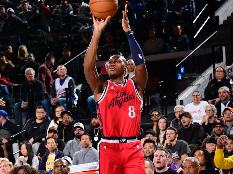 INGLEWOOD, CA - FEBRUARY 4: Kris Dunn #8 of the LA Clippers shoots the ball during the game against the Los Angeles Lakers on February 4, 2025 at Intuit Dome in Los Angeles, California. NOTE TO USER: User expressly acknowledges and agrees that, by downloading and/or using this Photograph, user is consenting to the terms and conditions of the Getty Images License Agreement. Mandatory Copyright Notice: Copyright 2025 NBAE (Photo by Adam Pantozzi/NBAE via Getty Images)