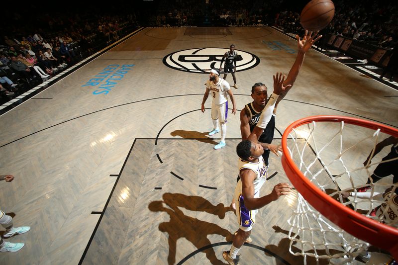 BROOKLYN, NY - MARCH 31: Nicolas Claxton #33 of the Brooklyn Nets goes to the basket during the game on March 31, 2024 at Barclays Center in Brooklyn, New York. NOTE TO USER: User expressly acknowledges and agrees that, by downloading and or using this Photograph, user is consenting to the terms and conditions of the Getty Images License Agreement. Mandatory Copyright Notice: Copyright 2024 NBAE (Photo by Nathaniel S. Butler/NBAE via Getty Images)