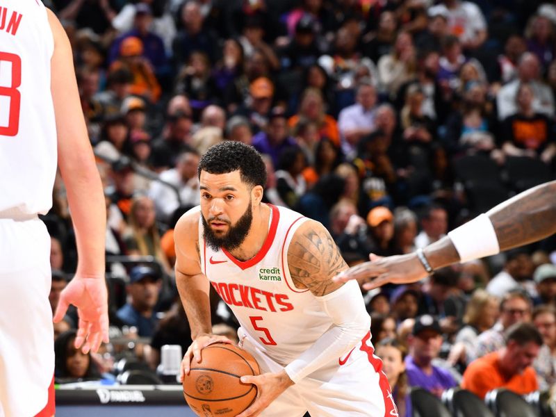 PHOENIX, AZ - MARCH 2: Fred VanVleet #5 of the Houston Rockets handles the ball during the game against the Phoenix Suns on March 2, 2024 at Footprint Center in Phoenix, Arizona. NOTE TO USER: User expressly acknowledges and agrees that, by downloading and or using this photograph, user is consenting to the terms and conditions of the Getty Images License Agreement. Mandatory Copyright Notice: Copyright 2024 NBAE (Photo by Barry Gossage/NBAE via Getty Images)