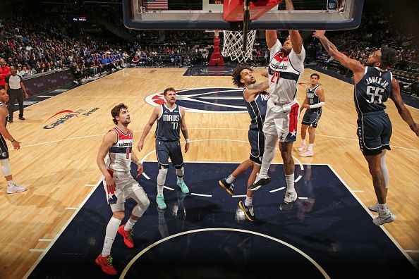 WASHINGTON, DC -? NOVEMBER 15: Daniel Gafford #21 of the Washington Wizards dunks the ball during the game against the Dallas Mavericks on November 15, 2023 at Capital One Arena in Washington, DC. NOTE TO USER: User expressly acknowledges and agrees that, by downloading and or using this Photograph, user is consenting to the terms and conditions of the Getty Images License Agreement. Mandatory Copyright Notice: Copyright 2023 NBAE (Photo by KeShawn Ennis/NBAE via Getty Images)