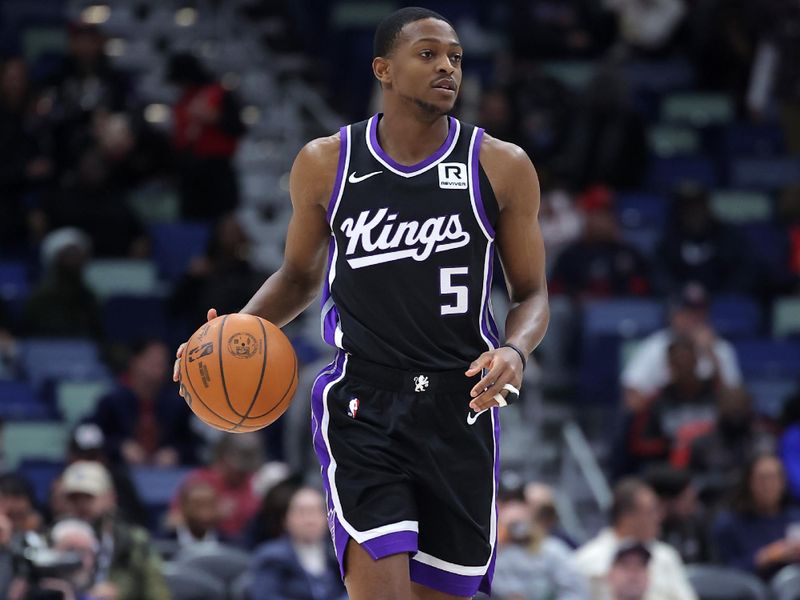 NEW ORLEANS, LOUISIANA - DECEMBER 12: De'Aaron Fox #5 of the Sacramento Kings drives with the ball against the New Orleans Pelicans during a game at the Smoothie King Center on December 12, 2024 in New Orleans, Louisiana. NOTE TO USER: User expressly acknowledges and agrees that, by downloading and or using this Photograph, user is consenting to the terms and conditions of the Getty Images License Agreement. (Photo by Jonathan Bachman/Getty Images)