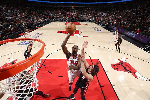 CHICAGO, IL - NOVEMBER 20: Patrick Williams #44 of the Chicago Bulls drives to the basket during the game against the Miami Heat on November 20, 2023 at United Center in Chicago, Illinois. NOTE TO USER: User expressly acknowledges and agrees that, by downloading and or using this photograph, User is consenting to the terms and conditions of the Getty Images License Agreement. Mandatory Copyright Notice: Copyright 2023 NBAE (Photo by Jeff Haynes/NBAE via Getty Images)