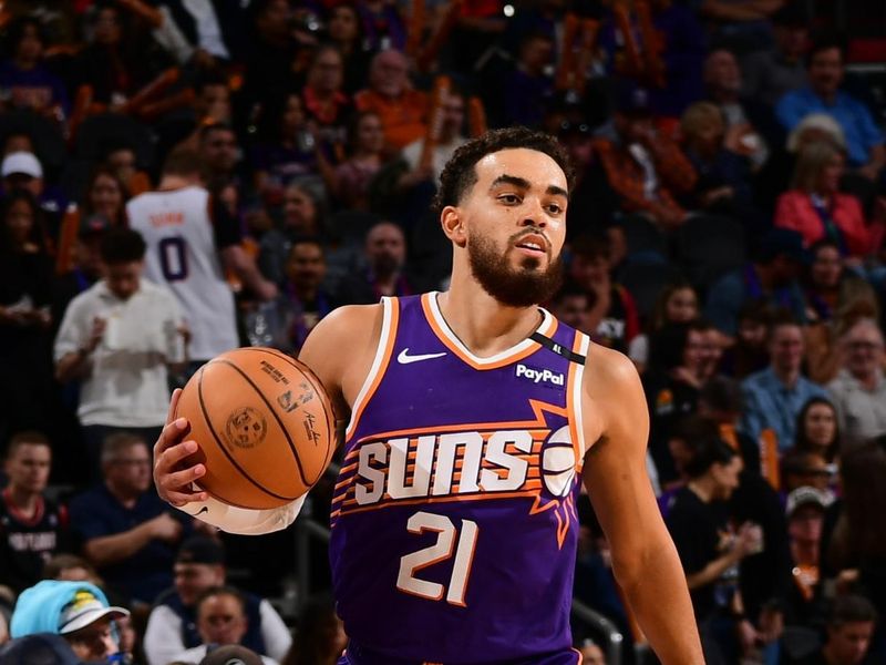 PHOENIX, AZ - NOVEMBER 2: Tyus Jones #21 of the Phoenix Suns handles the ball during the game against the Portland Trail Blazers on November 2, 2024 at Footprint Center in Phoenix, Arizona. NOTE TO USER: User expressly acknowledges and agrees that, by downloading and or using this photograph, user is consenting to the terms and conditions of the Getty Images License Agreement. Mandatory Copyright Notice: Copyright 2024 NBAE (Photo by Kate Frese/NBAE via Getty Images)