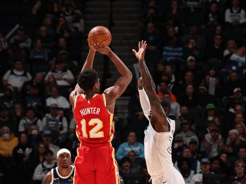 MINNEAPOLIS, MN -  JANUARY 27: De'Andre Hunter #12 of the Atlanta Hawks shoots the ball during the game aMinnesota Timberwolves on January 27, 2025 at Target Center in Minneapolis, Minnesota. NOTE TO USER: User expressly acknowledges and agrees that, by downloading and or using this Photograph, user is consenting to the terms and conditions of the Getty Images License Agreement. Mandatory Copyright Notice: Copyright 2025 NBAE (Photo by David Sherman/NBAE via Getty Images)