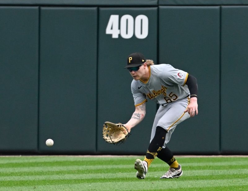 Jul 13, 2024; Chicago, Illinois, USA;  Pittsburgh Pirates outfielder Jack Suwinski (65) fields the ball hit by Chicago White Sox outfielder Luis Robert Jr. (88) during the sixth inning against the Pittsburgh Pirates at Guaranteed Rate Field. Mandatory Credit: Matt Marton-USA TODAY Sports