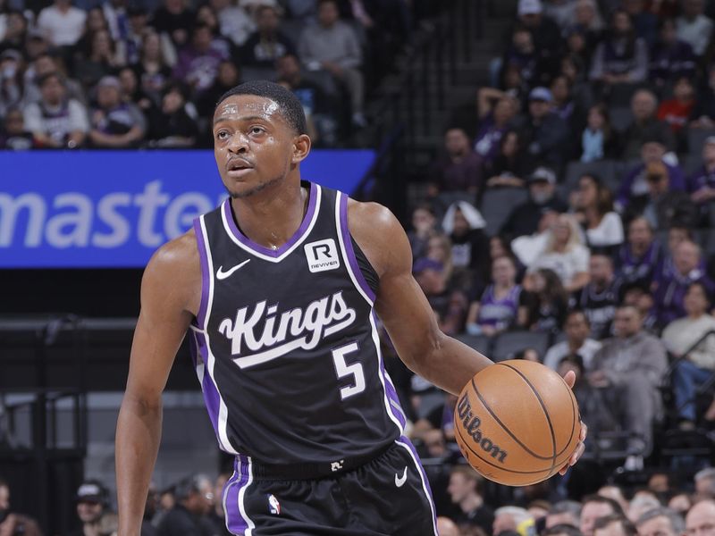 SACRAMENTO, CA - JANUARY 16: De'Aaron Fox #5 of the Sacramento Kings dribbles the ball during the game against the Houston Rockets on January 16, 2025 at Golden 1 Center in Sacramento, California. NOTE TO USER: User expressly acknowledges and agrees that, by downloading and or using this Photograph, user is consenting to the terms and conditions of the Getty Images License Agreement. Mandatory Copyright Notice: Copyright 2025 NBAE (Photo by Rocky Widner/NBAE via Getty Images)
