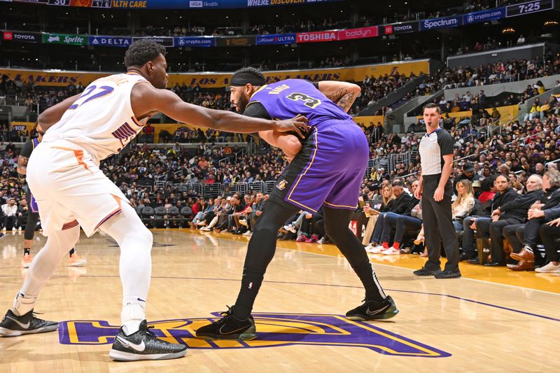 LOS ANGELES, CA - JANUARY 11: Udoka Azubuike #27 of the Phoenix Suns plays defense against Anthony Davis #3 of the Los Angeles Lakers during the game on January 11, 2024 at Crypto.Com Arena in Los Angeles, California. NOTE TO USER: User expressly acknowledges and agrees that, by downloading and/or using this Photograph, user is consenting to the terms and conditions of the Getty Images License Agreement. Mandatory Copyright Notice: Copyright 2024 NBAE (Photo by Andrew D. Bernstein/NBAE via Getty Images)