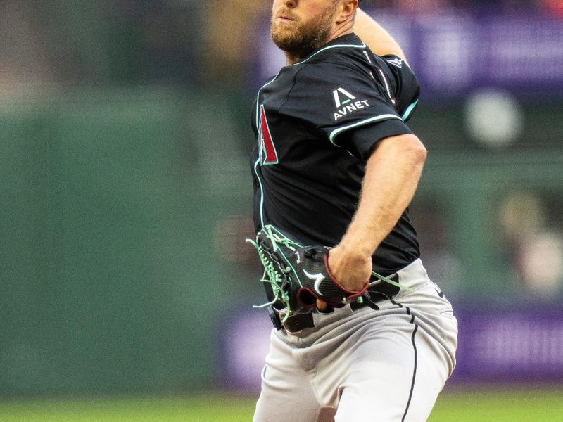 May 12, 2025; San Francisco, California, USA; Arizona Diamondbacks starting pitcher Merrill Kelly (29) delivers a pitch against the San Francisco Giants during the first inning at Oracle Park. Mandatory Credit: Neville E. Guard-Imagn Images