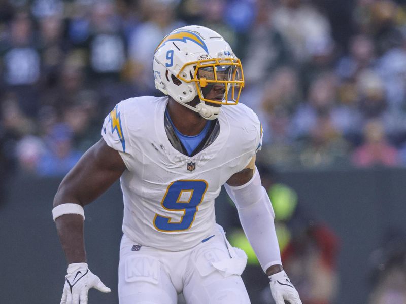 Los Angeles Chargers linebacker Kenneth Murray Jr. (9) on defense during an NFL football game against the Green Bay Packers Sunday, Nov. 19, 2023, in Green Bay, Wis. (AP Photo/Jeffrey Phelps