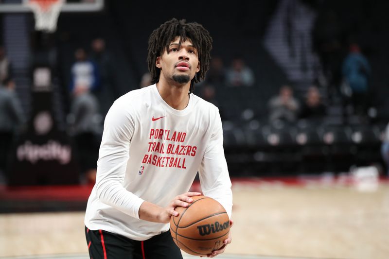 PORTLAND, OREGON - DECEMBER 16: Shaedon Sharpe #17 of the Portland Trail Blazers warms up before the game against the Dallas Mavericks at Moda Center on December 16, 2023 in Portland, Oregon. NOTE TO USER: User expressly acknowledges and agrees that, by downloading and or using this photograph, User is consenting to the terms and conditions of the Getty Images License Agreement. (Photo by Amanda Loman/Getty Images)