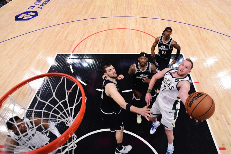 LOS ANGELES, CA - FEBRUARY 10: Joe Ingles #7 of the Milwaukee Bucks drives to the basket during the game against the LA Clippers on February 10, 2023 at Crypto.Com Arena in Los Angeles, California. NOTE TO USER: User expressly acknowledges and agrees that, by downloading and/or using this Photograph, user is consenting to the terms and conditions of the Getty Images License Agreement. Mandatory Copyright Notice: Copyright 2023 NBAE (Photo by Adam Pantozzi/NBAE via Getty Images)