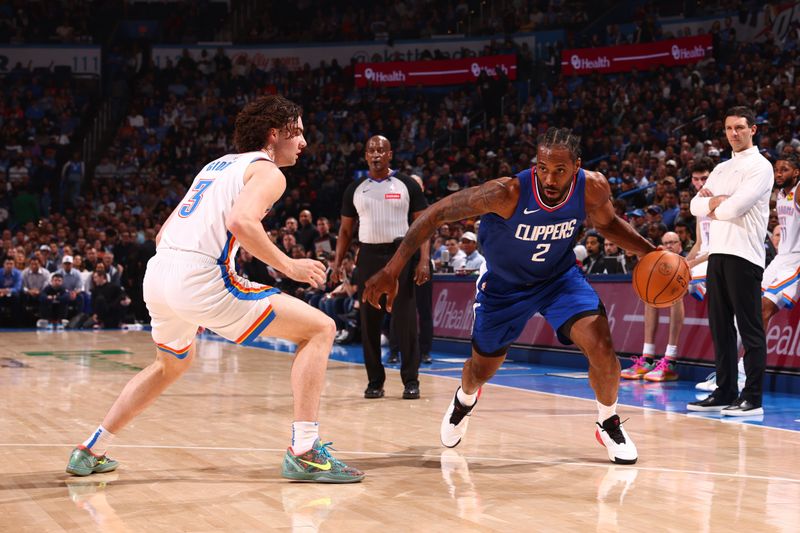 OKLAHOMA CITY, OK - FEBRUARY 22:  Kawhi Leonard #2 of the LA Clippers handles the ball during the game against the Oklahoma City Thunder on February 22, 2024 at Paycom Arena in Oklahoma City, Oklahoma. NOTE TO USER: User expressly acknowledges and agrees that, by downloading and or using this photograph, User is consenting to the terms and conditions of the Getty Images License Agreement. Mandatory Copyright Notice: Copyright 2024 NBAE (Photo by Zach Beeker/NBAE via Getty Images)