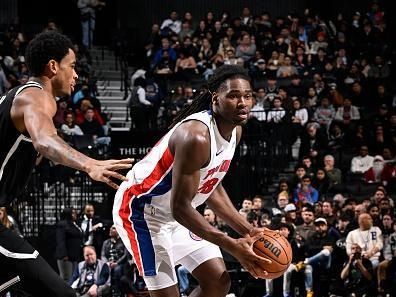 BROOKLYN, NY - DECEMBER 23: Isaiah Stewart #28 of the Detroit Pistons handles the ball during the game against the Brooklyn Nets on December 23, 2023 at Barclays Center in Brooklyn, New York. NOTE TO USER: User expressly acknowledges and agrees that, by downloading and or using this Photograph, user is consenting to the terms and conditions of the Getty Images License Agreement. Mandatory Copyright Notice: Copyright 2023 NBAE (Photo by David Dow/NBAE via Getty Images)