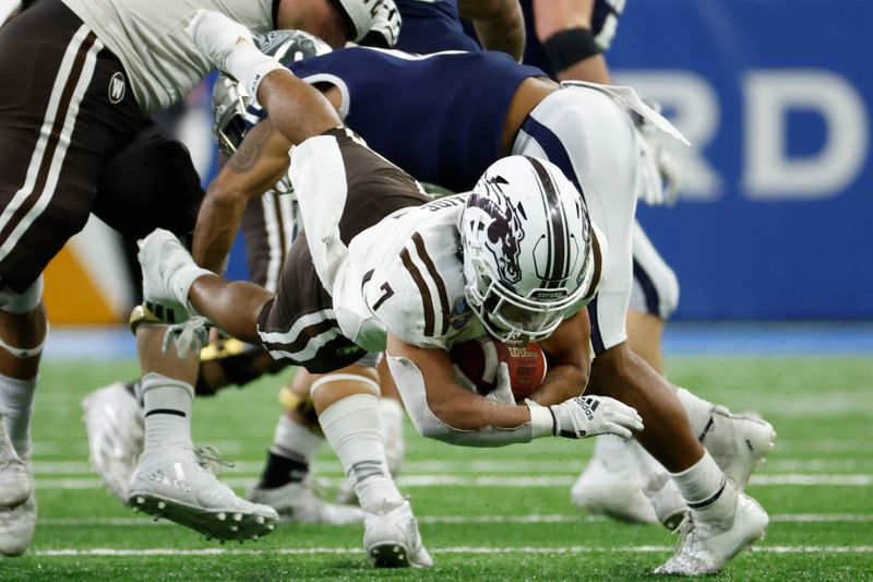 Dec 27, 2021; Detroit, MI, USA; Western Michigan Broncos running back Jaxson Kincaide (7) carries the ball in the second half against the Nevada Wolf Pack during the 2021 Quick Lane Bowl at Ford Field. Mandatory Credit: Rick Osentoski-USA TODAY Sports