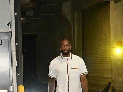 LOS ANGELES, CA - DECEMBER 11: Kawhi Leonard #2 of the LA Clippers arrives to the arena before the game against the Portland Trail Blazers on December 11, 2023 at Crypto.Com Arena in Los Angeles, California. NOTE TO USER: User expressly acknowledges and agrees that, by downloading and/or using this Photograph, user is consenting to the terms and conditions of the Getty Images License Agreement. Mandatory Copyright Notice: Copyright 2023 NBAE (Photo by Adam Pantozzi/NBAE via Getty Images)