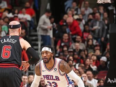 CHICAGO, IL - DECEMBER 30: Robert Covington #33 of the Philadelphia 76ers plays defense against the Chicago Bulls on December 30, 2023 at United Center in Chicago, Illinois. NOTE TO USER: User expressly acknowledges and agrees that, by downloading and or using this photograph, User is consenting to the terms and conditions of the Getty Images License Agreement. Mandatory Copyright Notice: Copyright 2023 NBAE (Photo by Gary Dineen/NBAE via Getty Images)