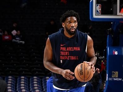 PHILADELPHIA, PA - DECEMBER 11: Joel Embiid #21 of the Philadelphia 76ers warms up before the game against the Washington Wizards on December 11, 2023 at the Wells Fargo Center in Philadelphia, Pennsylvania NOTE TO USER: User expressly acknowledges and agrees that, by downloading and/or using this Photograph, user is consenting to the terms and conditions of the Getty Images License Agreement. Mandatory Copyright Notice: Copyright 2023 NBAE (Photo by David Dow/NBAE via Getty Images)