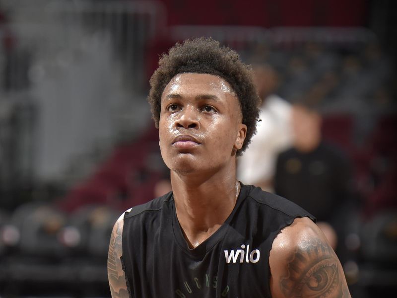 CLEVELAND, OH - NOVEMBER 4: Tyler Smith #21 of the Milwaukee Bucks looks on before the game against the Cleveland Cavaliers on November 4, 2024 at Rocket Mortgage FieldHouse in Cleveland, Ohio. NOTE TO USER: User expressly acknowledges and agrees that, by downloading and/or using this Photograph, user is consenting to the terms and conditions of the Getty Images License Agreement. Mandatory Copyright Notice: Copyright 2024 NBAE (Photo by David Liam Kyle/NBAE via Getty Images)