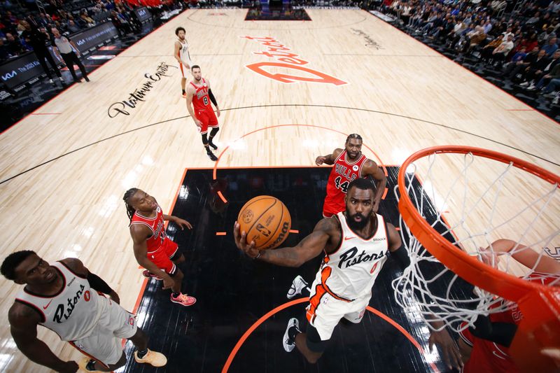 DETROIT, MI - NOVEMBER 18: Tim Hardaway Jr. #8 of the Detroit Pistons drives to the basket during the game against the Chicago Bulls on November 18, 2024 at Little Caesars Arena in Detroit, Michigan. NOTE TO USER: User expressly acknowledges and agrees that, by downloading and/or using this photograph, User is consenting to the terms and conditions of the Getty Images License Agreement. Mandatory Copyright Notice: Copyright 2024 NBAE (Photo by Brian Sevald/NBAE via Getty Images)