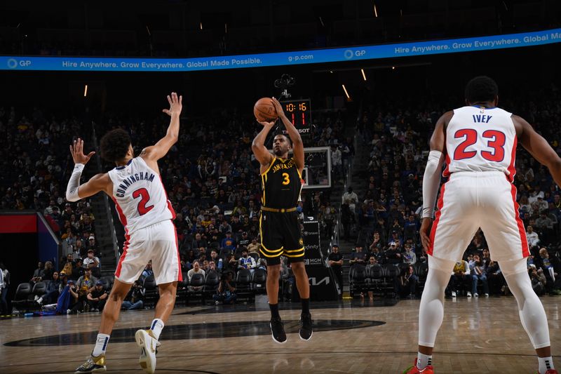 SAN FRANCISCO, CA - JANUARY 5: Chris Paul #3 of the Golden State Warriors shoots a three point basket against the Detroit Pistons on January 5, 2024 at Chase Center in San Francisco, California. NOTE TO USER: User expressly acknowledges and agrees that, by downloading and or using this photograph, user is consenting to the terms and conditions of Getty Images License Agreement. Mandatory Copyright Notice: Copyright 2024 NBAE (Photo by Noah Graham/NBAE via Getty Images)