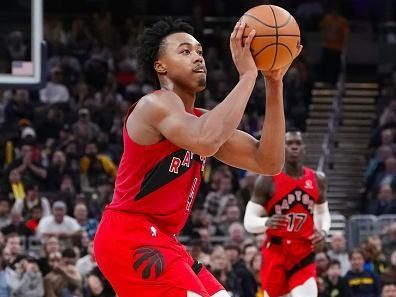 INDIANAPOLIS, INDIANA - NOVEMBER 22: Scottie Barnes #4 of the Toronto Raptors attempts a shot in the fourth quarter against the Indiana Pacers at Gainbridge Fieldhouse on November 22, 2023 in Indianapolis, Indiana. NOTE TO USER: User expressly acknowledges and agrees that, by downloading and or using this photograph, User is consenting to the terms and conditions of the Getty Images License Agreement. (Photo by Dylan Buell/Getty Images)