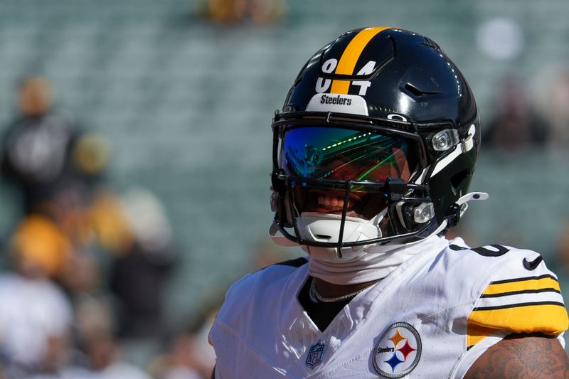 Pittsburgh Steelers running back Cordarrelle Patterson warms up before an NFL football game against the Cincinnati Bengals, Sunday, Dec. 1, 2024, in Cincinnati. (AP Photo/Joshua A. Bickel)