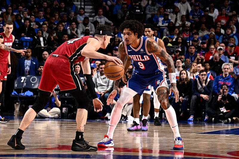PHILADELPHIA, PA - APRIL 17:  Kelly Oubre Jr. #9 of the Philadelphia 76ers plays defense against Tyler Herro #14 of the Miami Heat during the 2024 NBA Play-In Tournament on April 17, 2024 at the Wells Fargo Center in Philadelphia, Pennsylvania NOTE TO USER: User expressly acknowledges and agrees that, by downloading and/or using this Photograph, user is consenting to the terms and conditions of the Getty Images License Agreement. Mandatory Copyright Notice: Copyright 2024 NBAE (Photo by David Dow/NBAE via Getty Images)