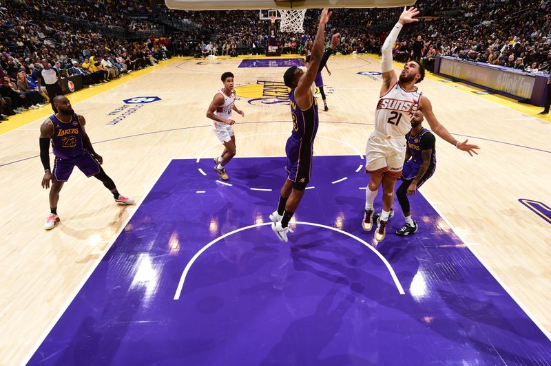 LOS ANGELES, CA - OCTOBER 25: Tyus Jones #21 of the Phoenix Suns shoots the ball during the game against the Los Angeles Lakers on October 25, 2024 at Crypto.Com Arena in Los Angeles, California. NOTE TO USER: User expressly acknowledges and agrees that, by downloading and/or using this Photograph, user is consenting to the terms and conditions of the Getty Images License Agreement. Mandatory Copyright Notice: Copyright 2024 NBAE (Photo by Adam Pantozzi/NBAE via Getty Images)