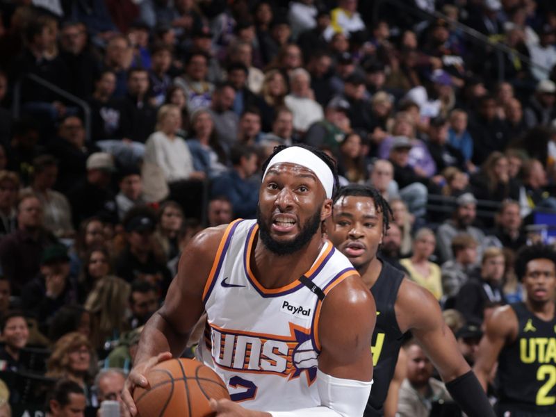 SALT LAKE CITY, UT - NOVEMBER 12: Josh Okogie #2 of the Phoenix Suns drives to the basket during the game against the Utah Jazz during the Emirates NBA Cup game on November 12, 2024 at vivint.SmartHome Arena in Salt Lake City, Utah. NOTE TO USER: User expressly acknowledges and agrees that, by downloading and or using this Photograph, User is consenting to the terms and conditions of the Getty Images License Agreement. Mandatory Copyright Notice: Copyright 2024NBAE (Photo by Melissa Majchrzak/NBAE via Getty Images)